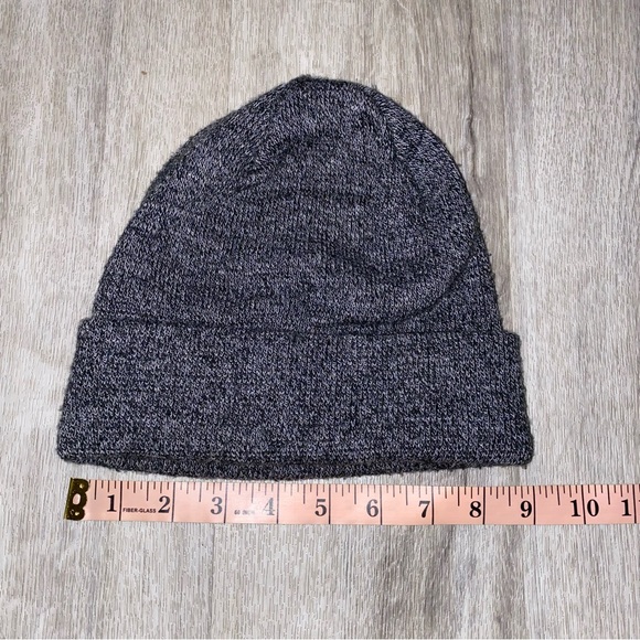 Bundle of two beanies in Gray and Cream - Picture 4 of 8